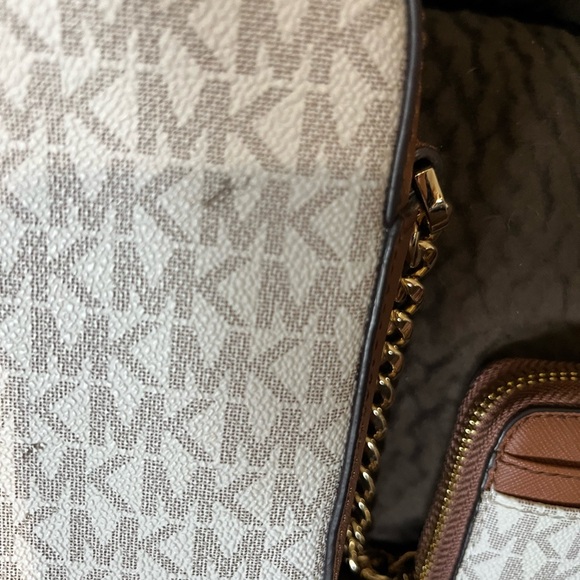 EUC MATCHING MK JET SET WONT SEPARATE - Picture 6 of 16